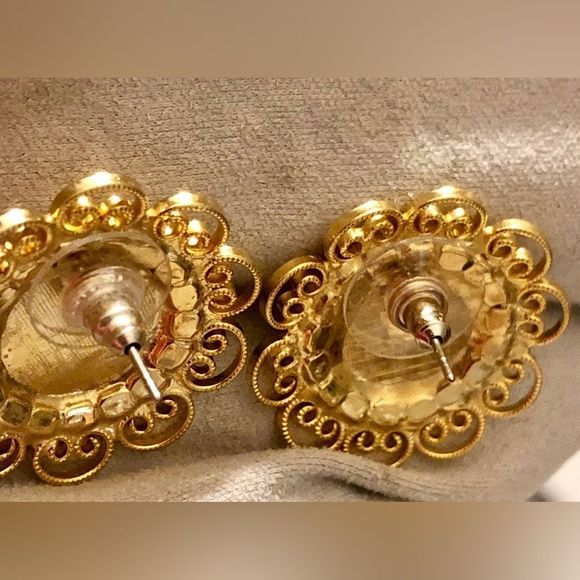 Faux Pearl rhinestone gold tone scroll pierced earrings 1” round - Picture 5 of 10